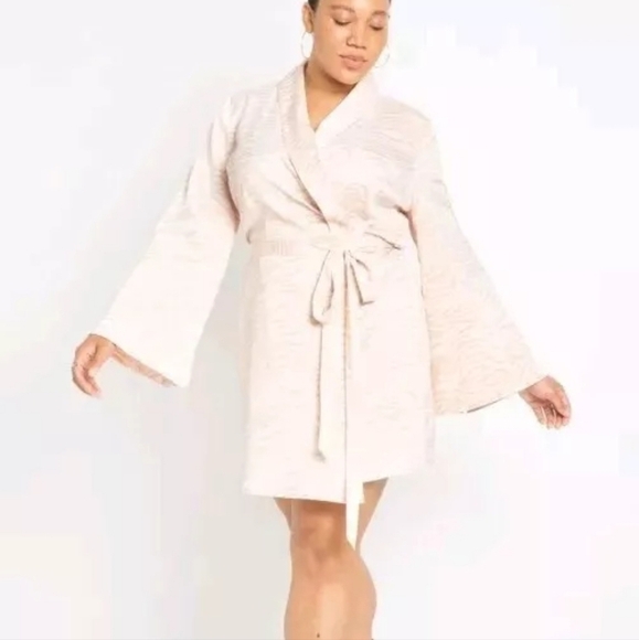 NWT Eloquii Blush Beige Zebra Print Stretch Satin Kimono Sleeve Wrap Dress - Picture 1 of 16